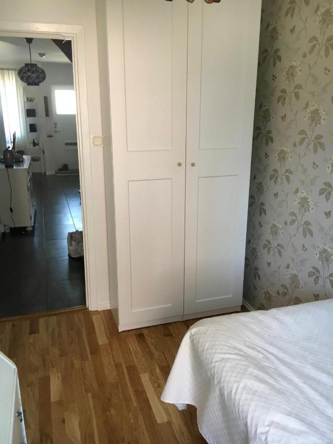 Farsta Bed And Breakfast Стокгольм Экстерьер фото